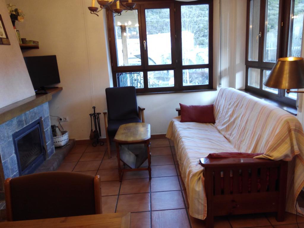 El Casar Del Puente Guest House Boca de Huergano Ruang foto