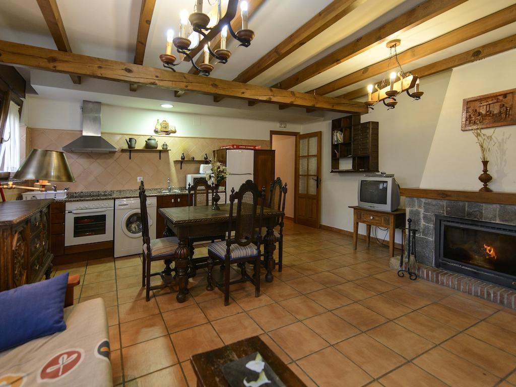 El Casar Del Puente Guest House Boca de Huergano Ruang foto