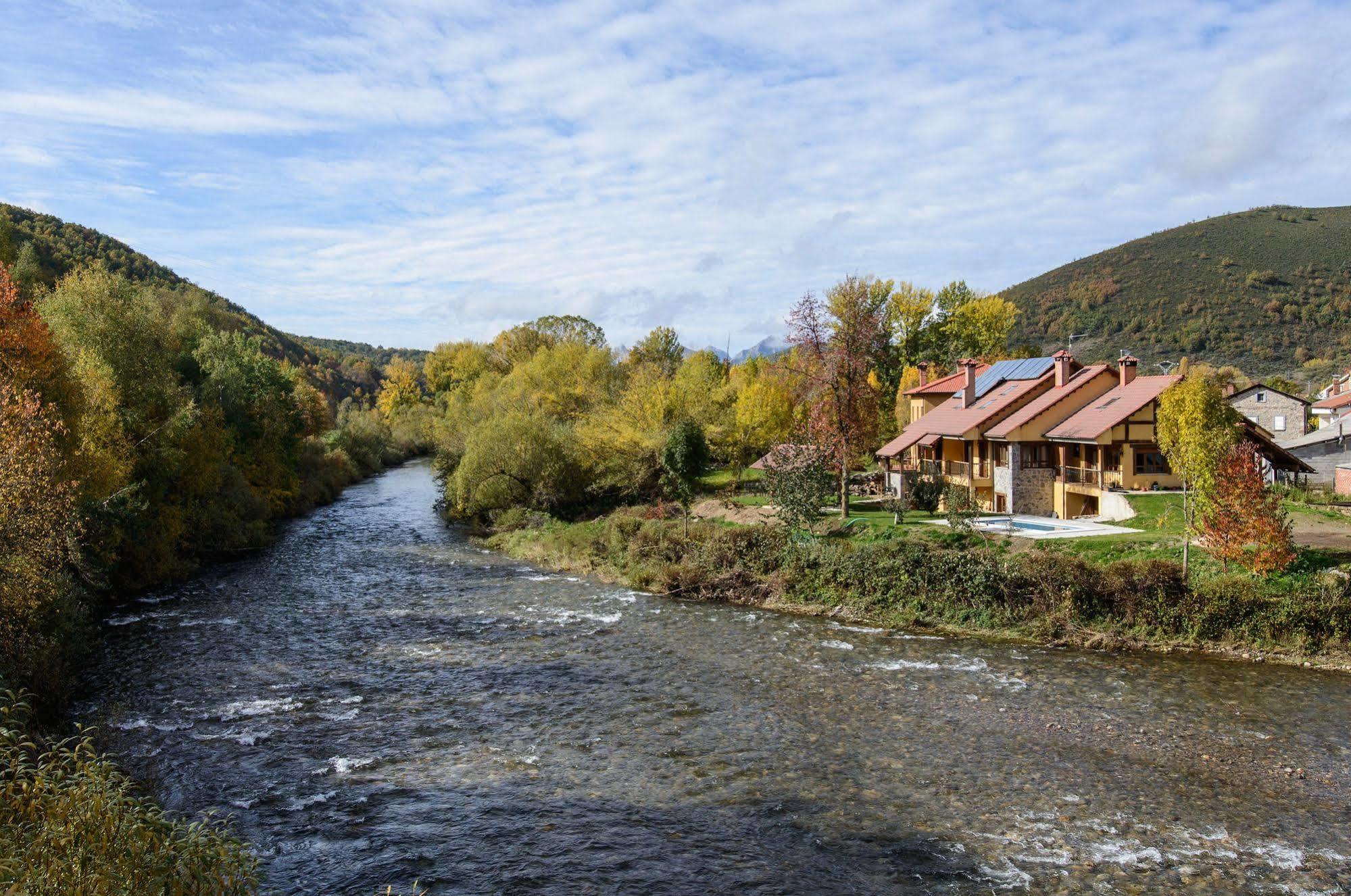 El Casar Del Puente Guest House Boca de Huergano Bagian luar foto