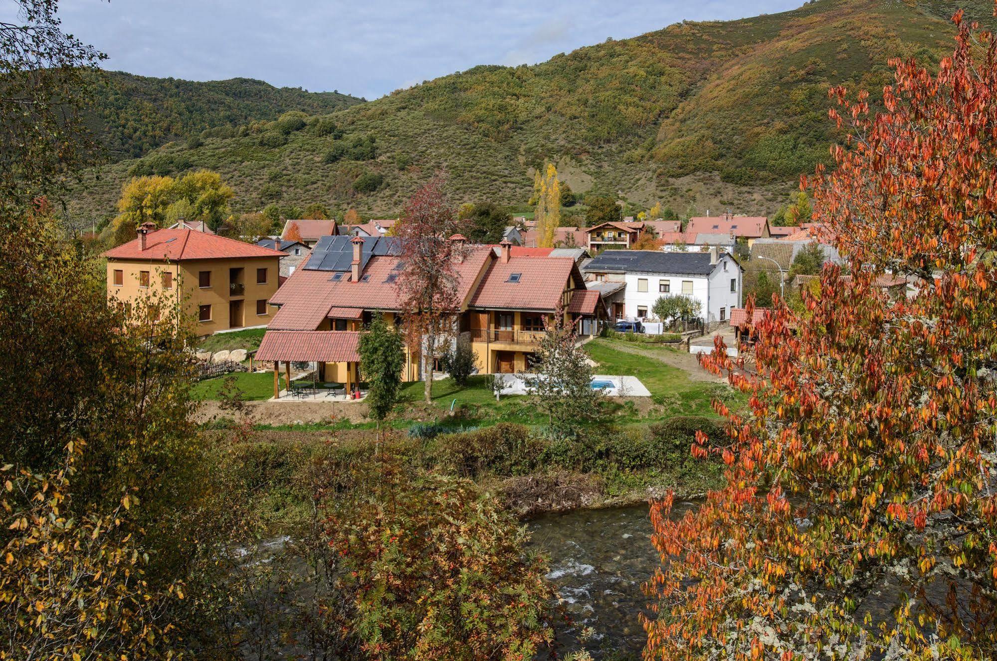 El Casar Del Puente Guest House Boca de Huergano Bagian luar foto