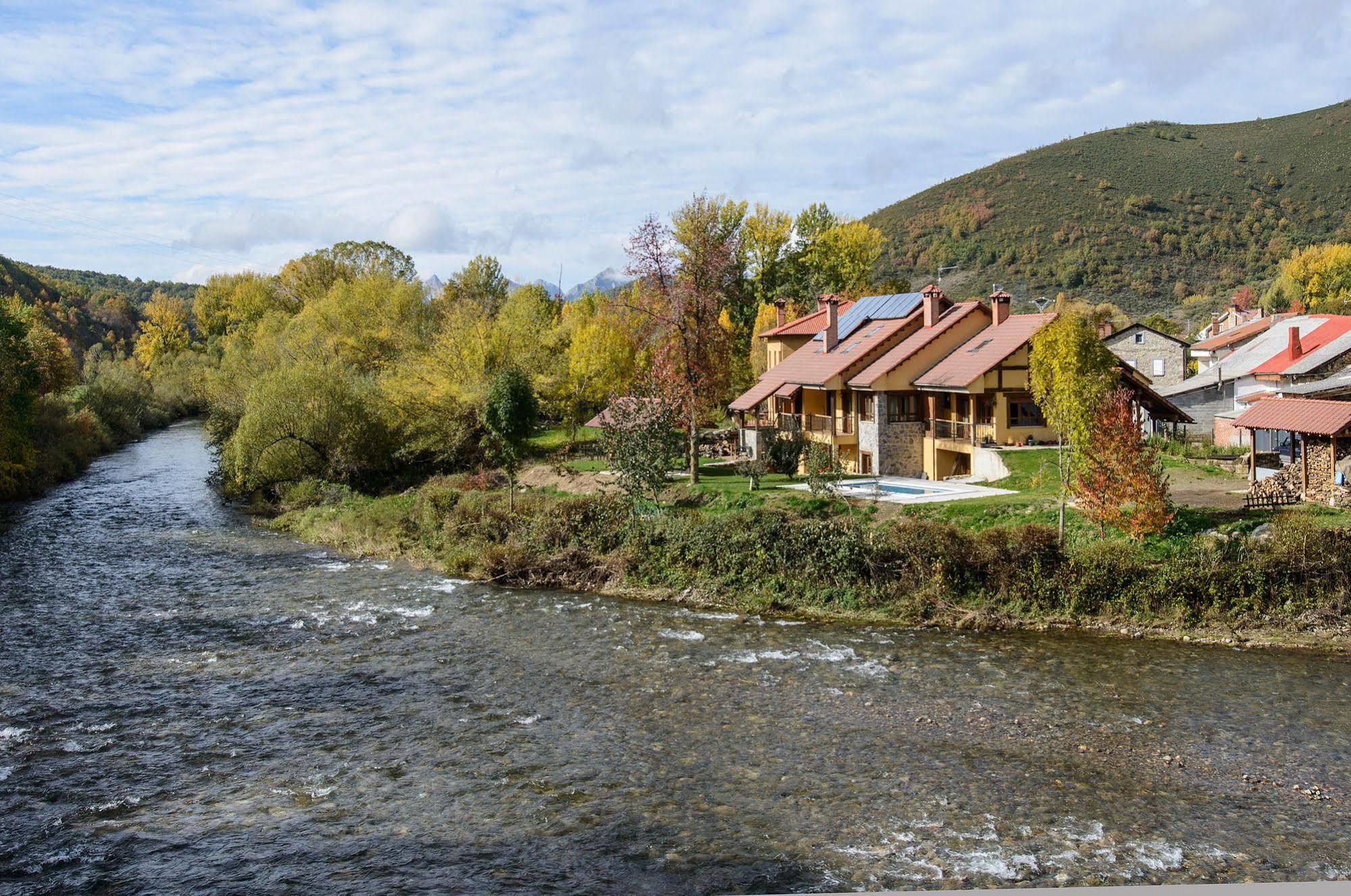El Casar Del Puente Guest House Boca de Huergano Bagian luar foto