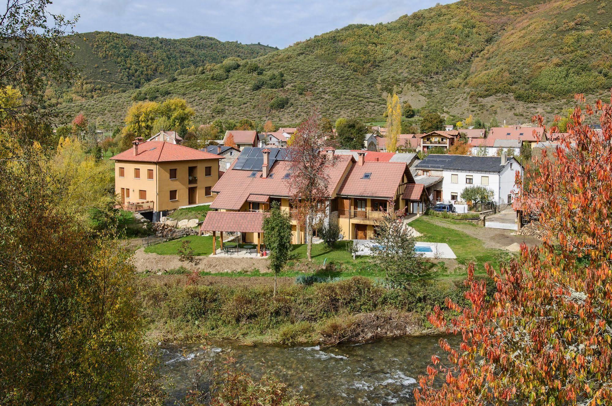 El Casar Del Puente Guest House Boca de Huergano Bagian luar foto