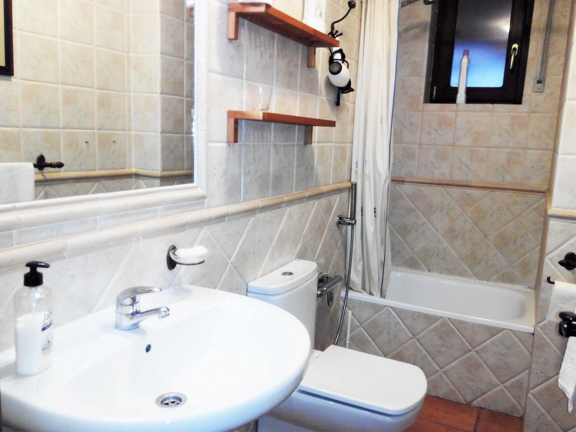 El Casar Del Puente Guest House Boca de Huergano Bagian luar foto