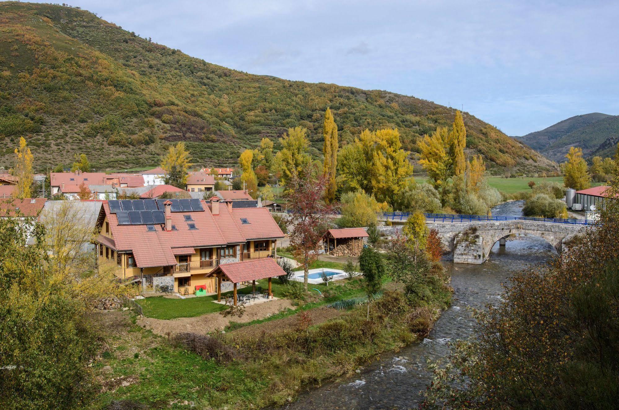 El Casar Del Puente Guest House Boca de Huergano Bagian luar foto
